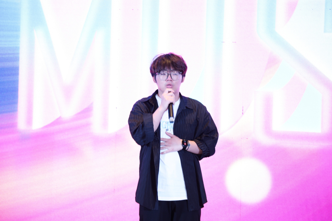 李奔.jpg