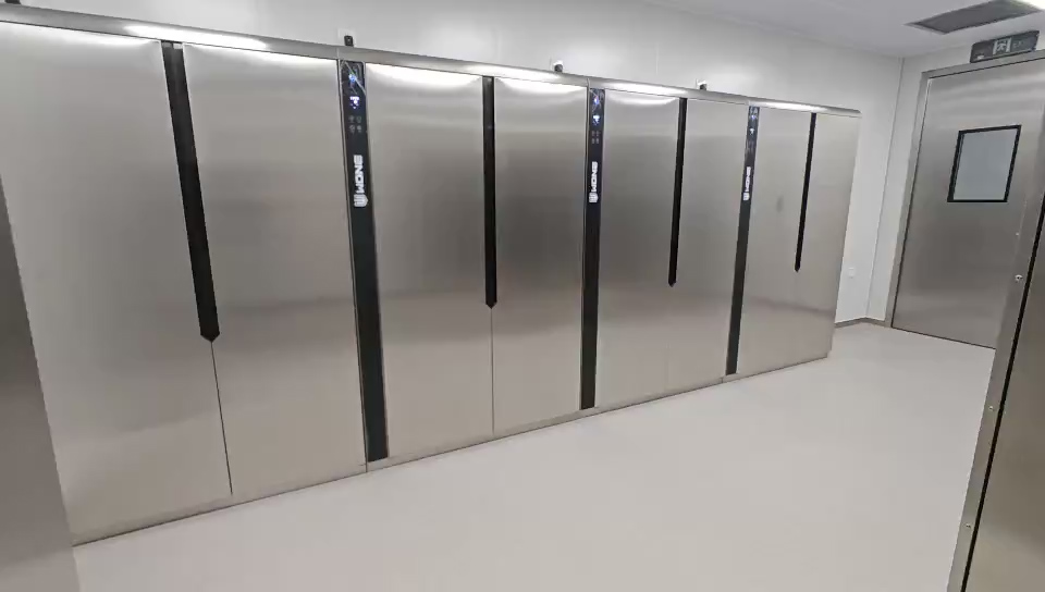 消毒衣柜-0-2灰坪镜头从左到右张工拍摄龙大食品.jpg