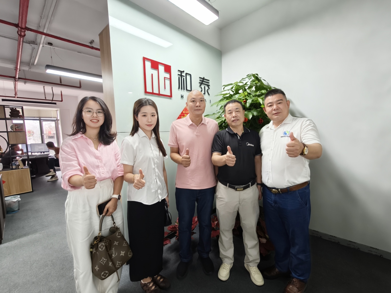 9815f361087ab5a738a9b1ab8e907ce1