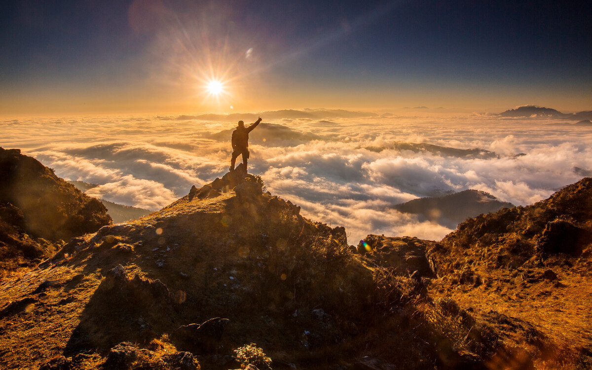 人在山顶,配图,看风景_大山谷图库