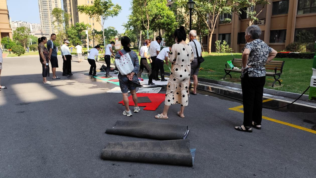 奥林匹克花园：义诊洗垫齐上阵，暖心服务惠邻里
