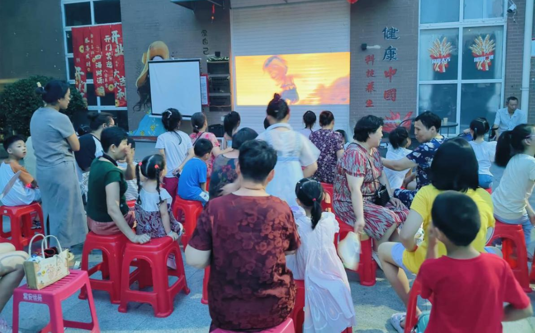 夏夜狂欢,邻里同乐!常安佳苑纳凉观影夜点亮美好时光 夏夜狂欢,邻里同乐!常安佳苑纳凉观影夜点亮美好时光