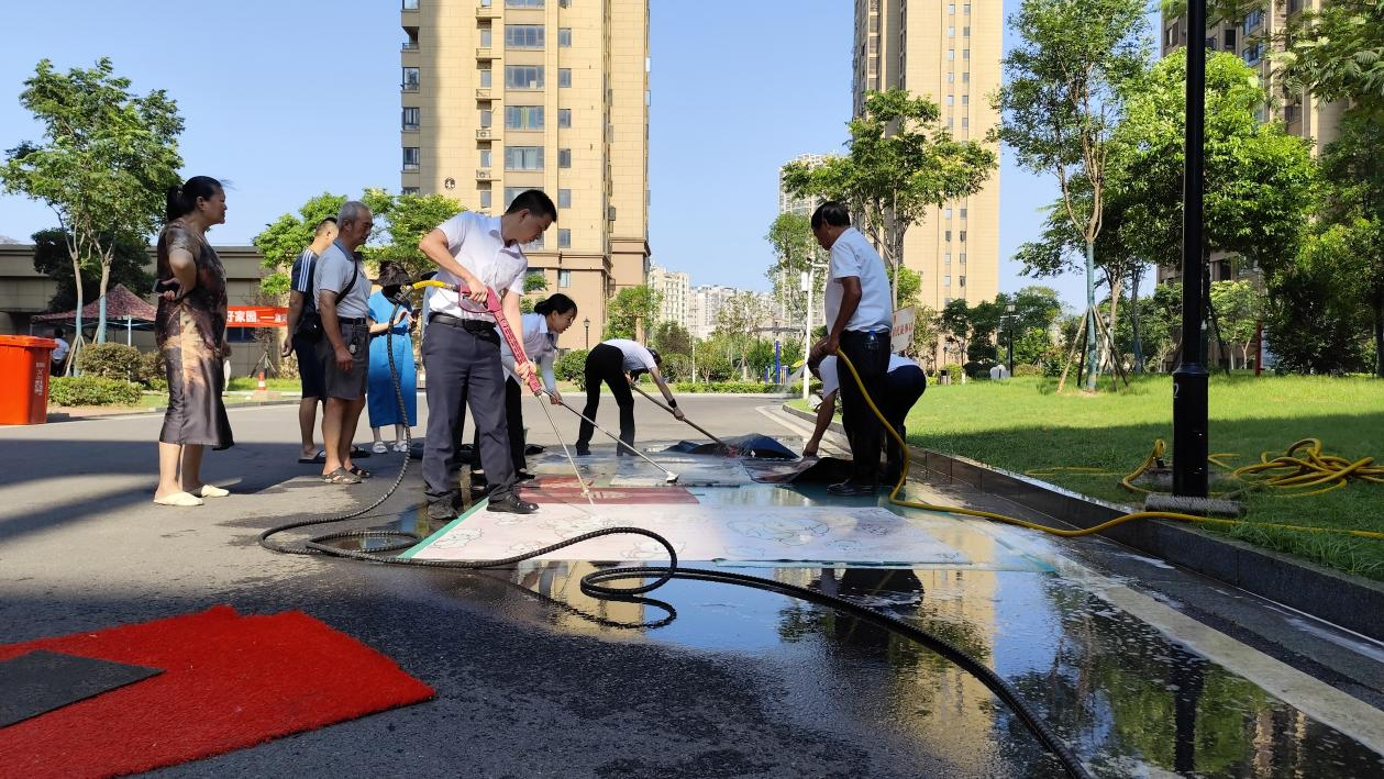 奥林匹克花园：义诊洗垫齐上阵，暖心服务惠邻里