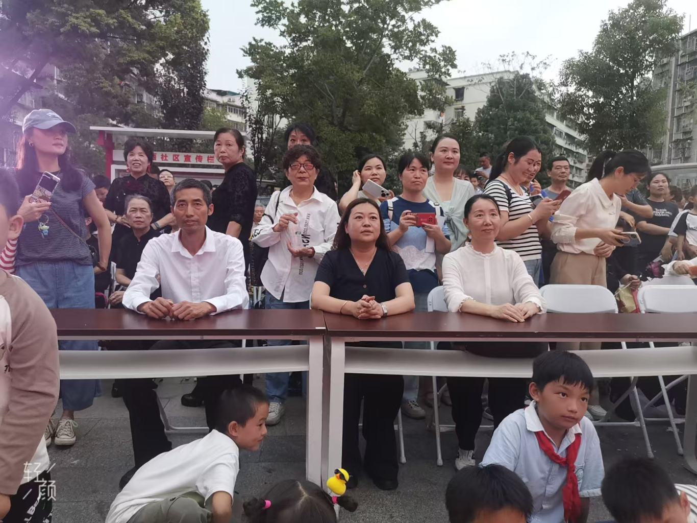 月满华诞夜，邻里共欢腾 ——关西小区“迎中秋庆国庆”联欢晚会圆满落幕
