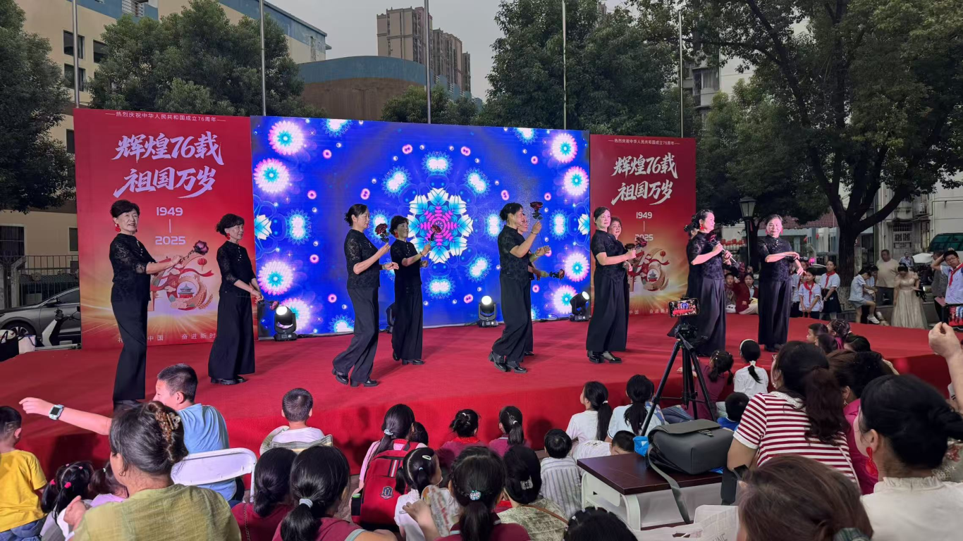 月满华诞夜，邻里共欢腾 ——关西小区“迎中秋庆国庆”联欢晚会圆满落幕