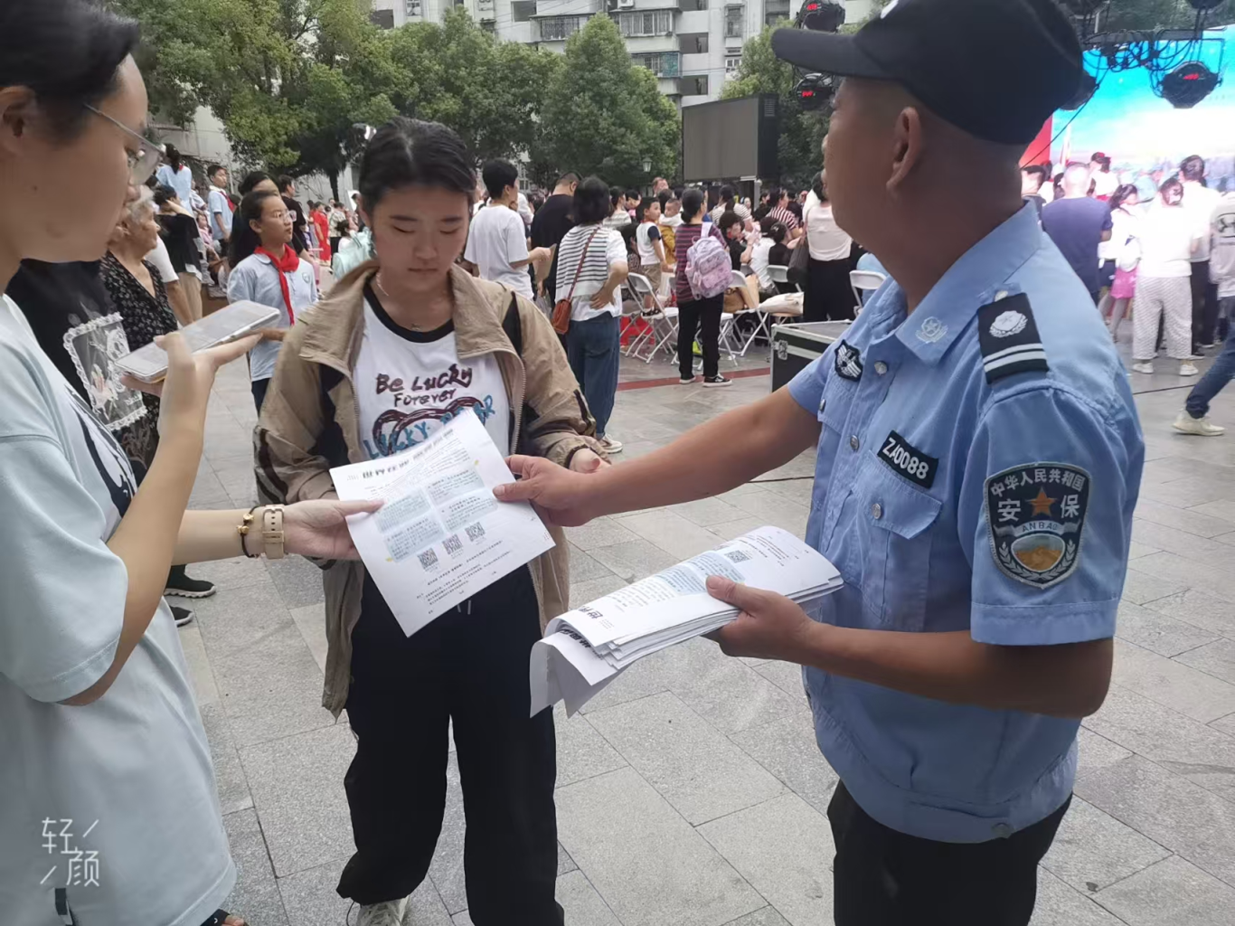 月满华诞夜，邻里共欢腾 ——关西小区“迎中秋庆国庆”联欢晚会圆满落幕