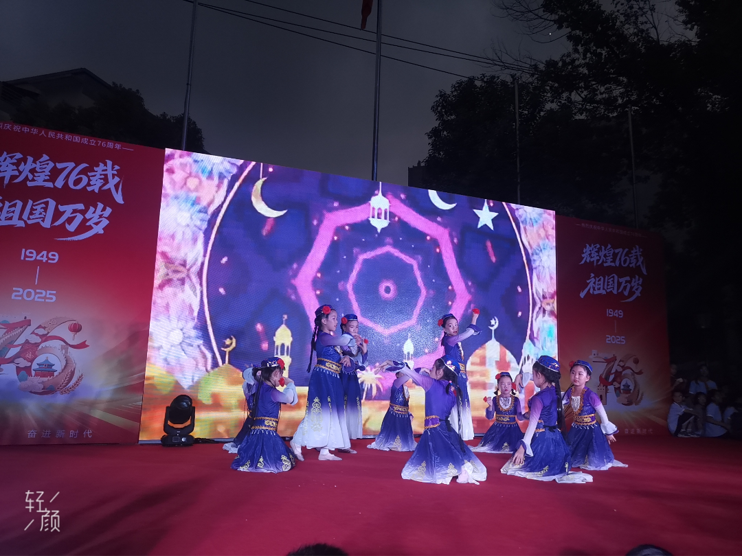 月满华诞夜，邻里共欢腾 ——关西小区“迎中秋庆国庆”联欢晚会圆满落幕