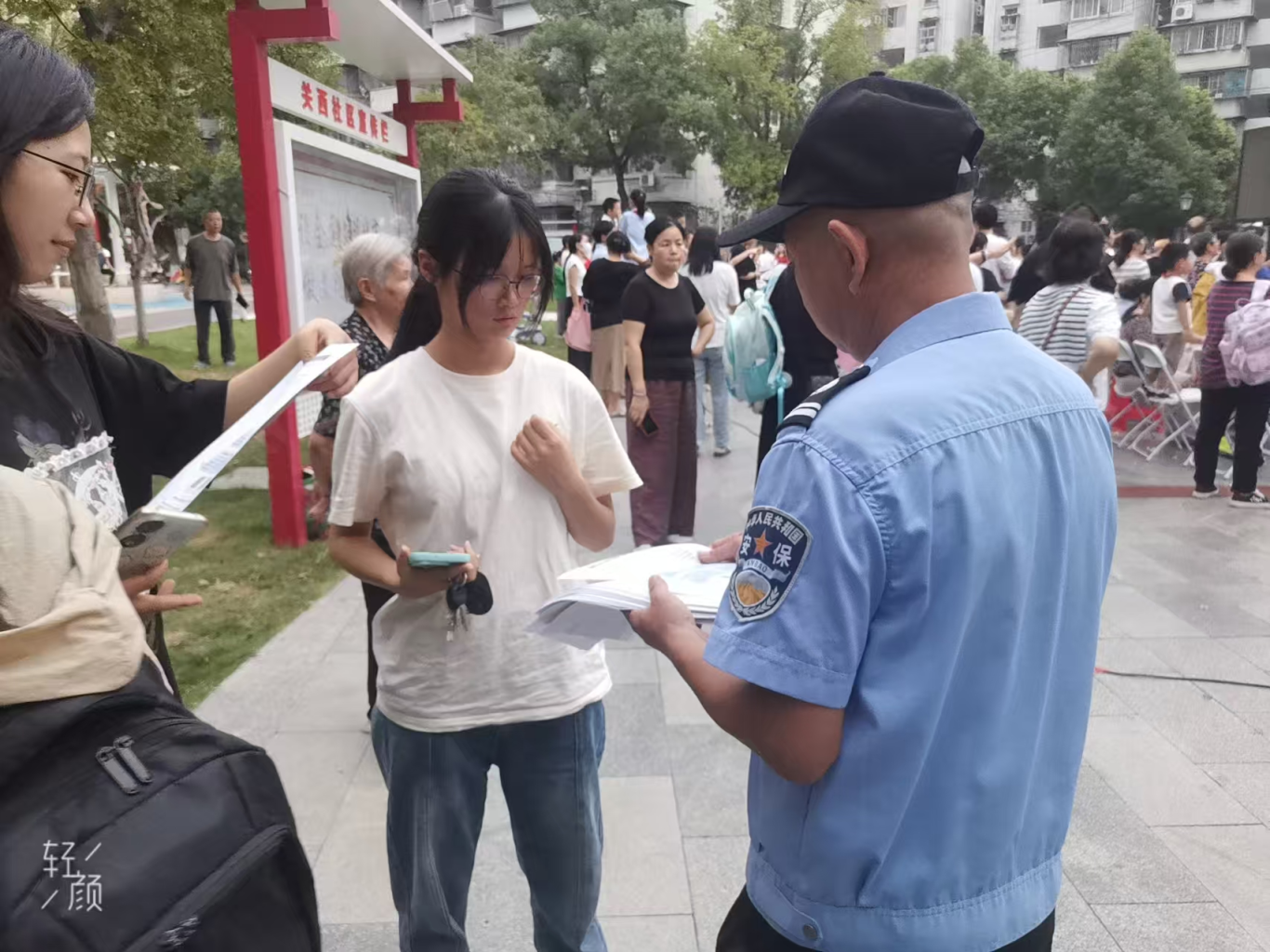 月满华诞夜，邻里共欢腾 ——关西小区“迎中秋庆国庆”联欢晚会圆满落幕
