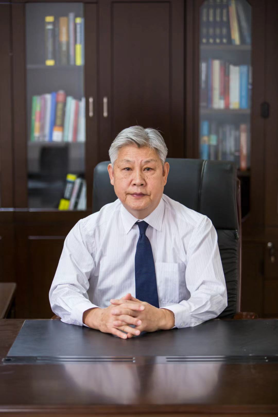 陆善镇免冠照片.jpg