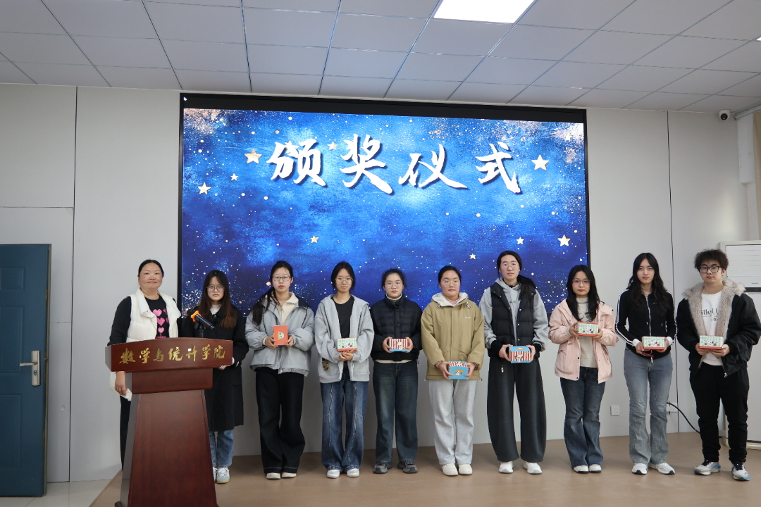 8二等奖颁奖.jpg