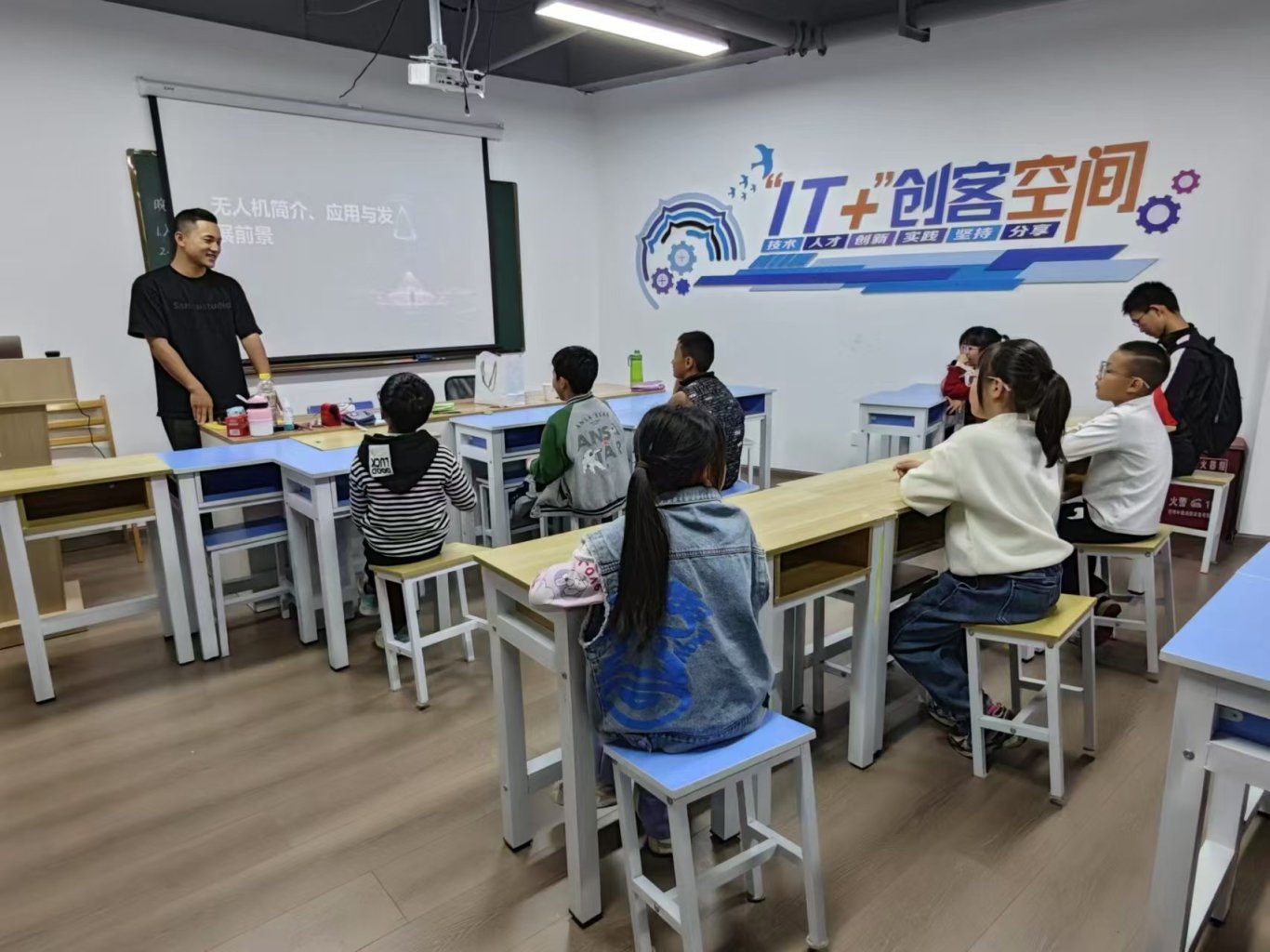 无人机授课.jpg