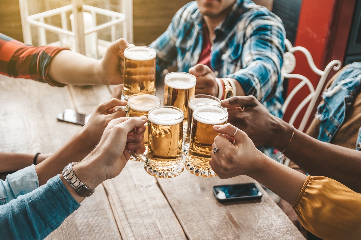 friends-toast-beer-cheers-credit-freepik.jpg