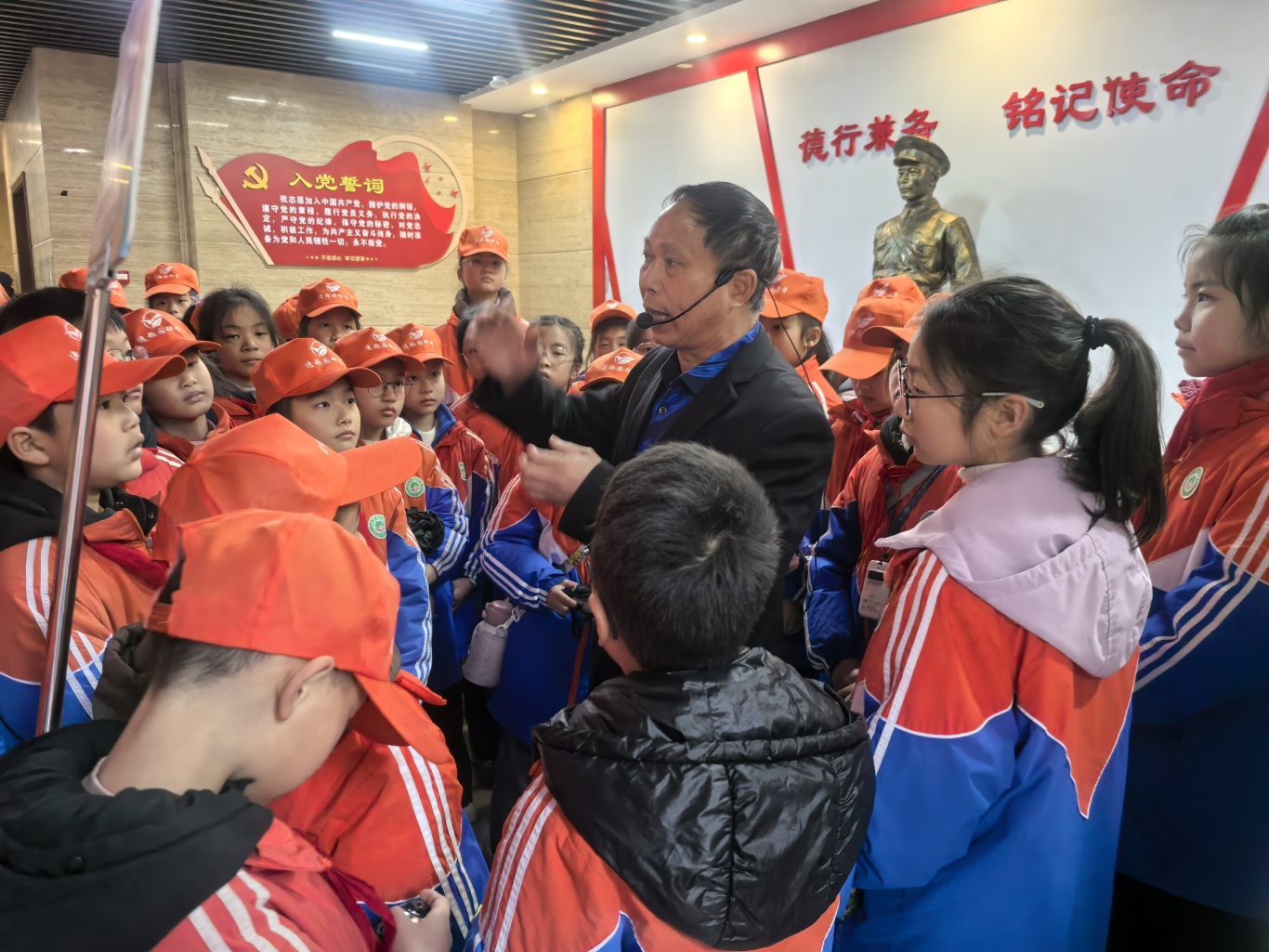 4为广大青少年开展红色宣讲.jpg