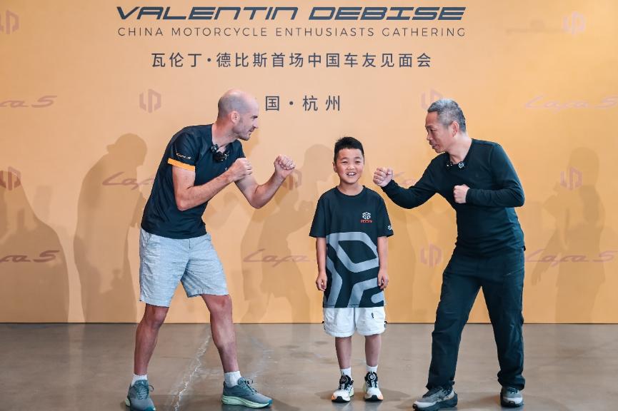 WSBK六冠王德比斯与零跑Lafa5的杭州之约！