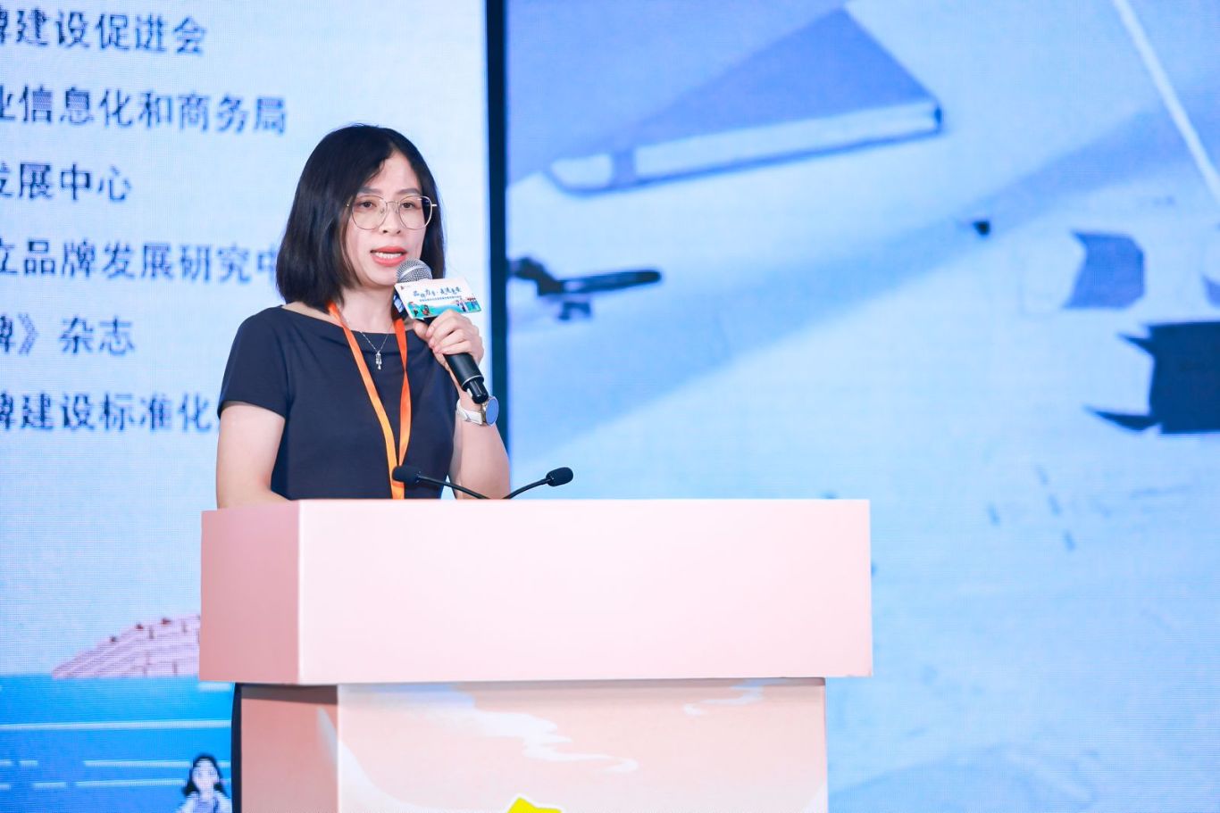 泉州新汉特箱包轻工有限公司副总经理李丽玲作分享.jpg