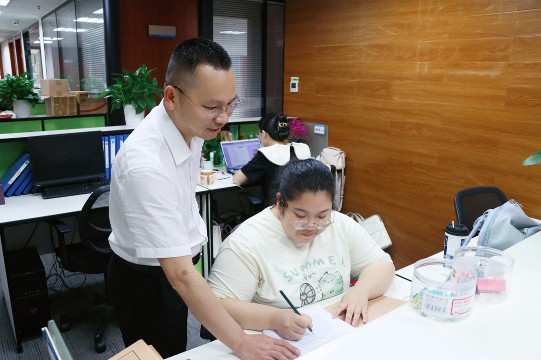 郑雯宇1.jpg