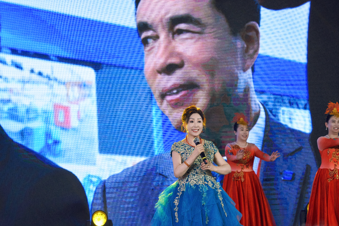 红色折纸.jpg PVL03852.jpg