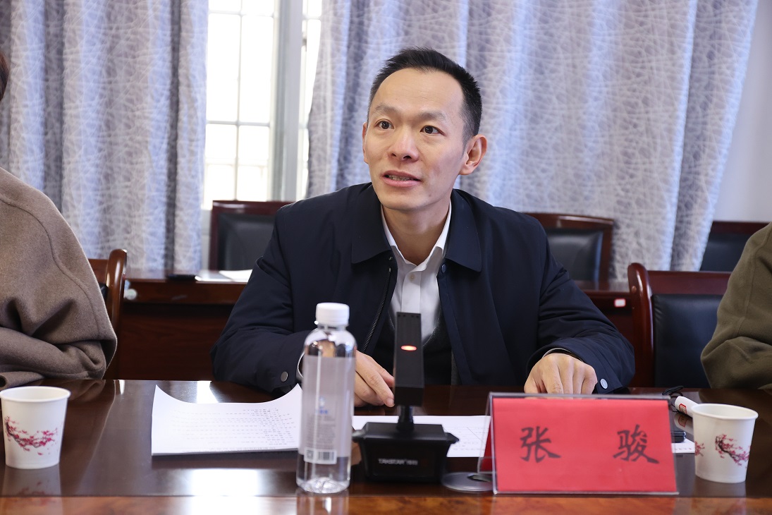 4 张骏同志介绍浙毕医院发展情况 杜 (1).JPG