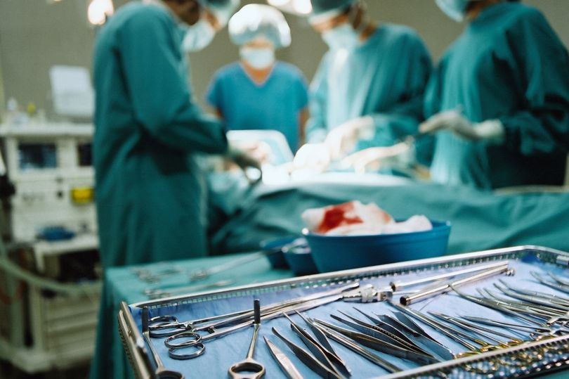 1_Tray-of-medical-instruments-in-operating-room.jpg