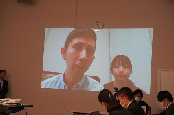 超党派の勉強会で自分たちの体験を話す大介さん（画面左）と妙子さん.jpg
