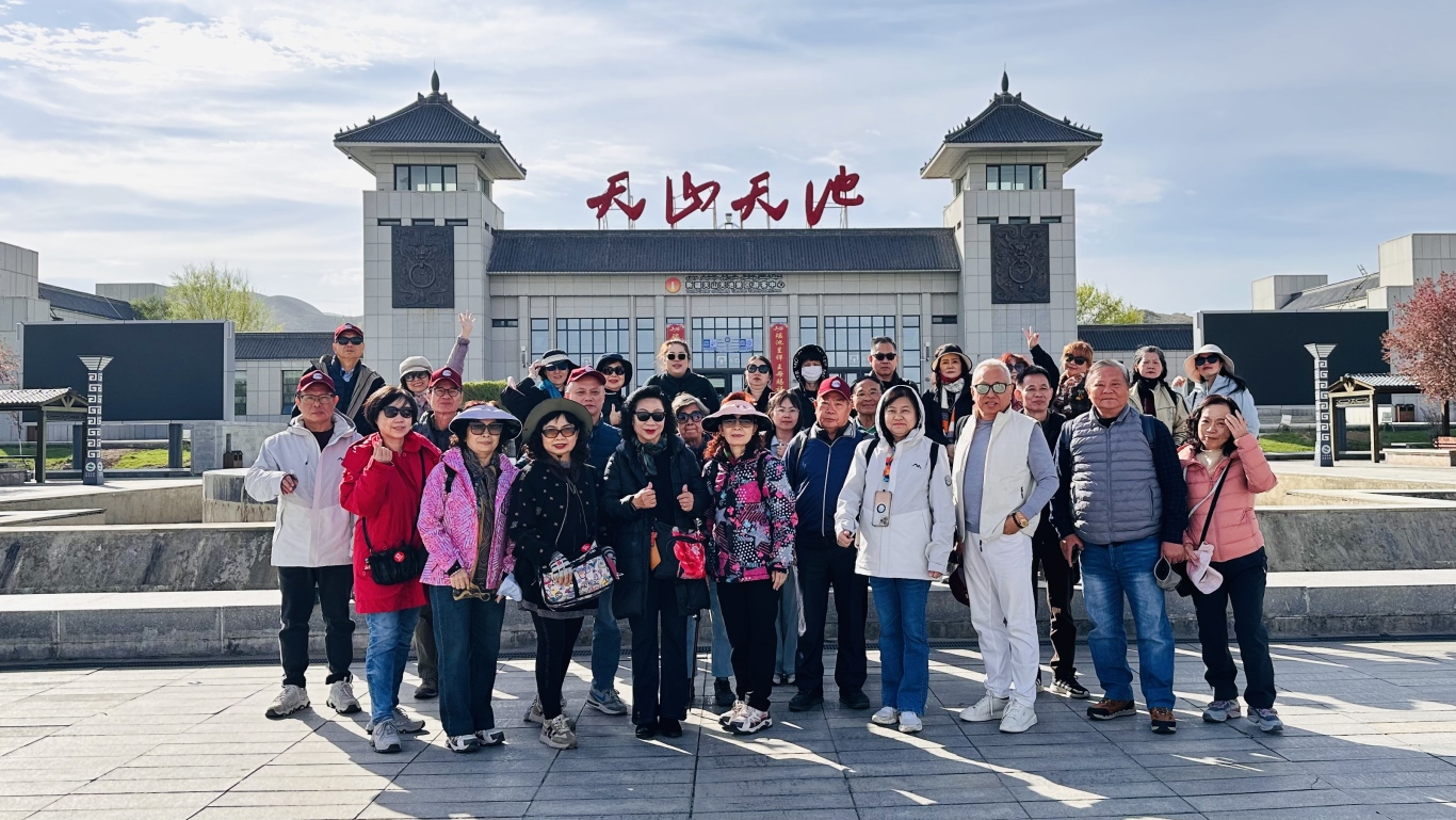 6车合照 (2)天山.jpg