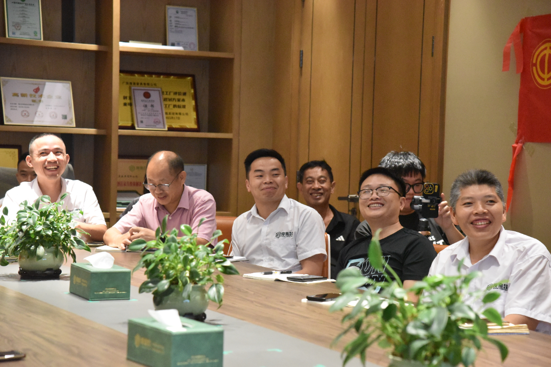 酒店家具厂骨干员工集中学习沟通技巧