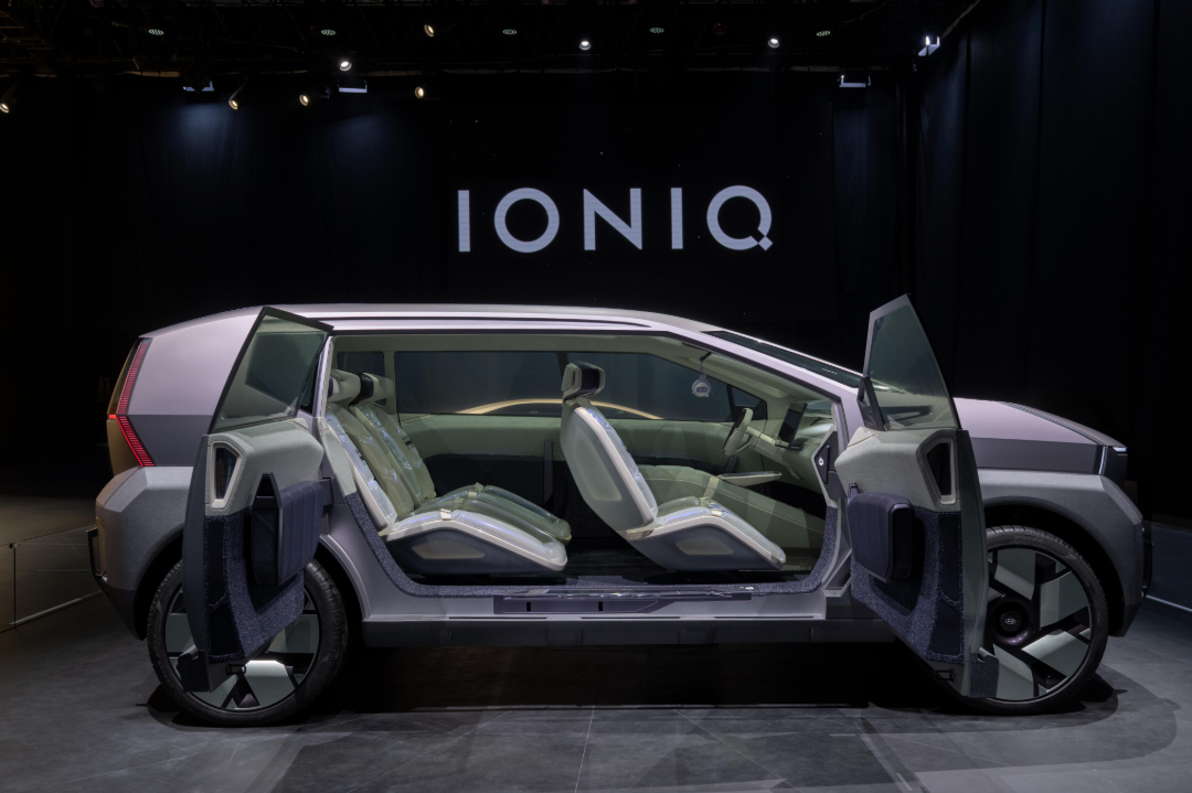 Press-photo----Air-Hug--seat-modules-on-display-at-Auto-China-in-April-2026--Side-view-.jpg