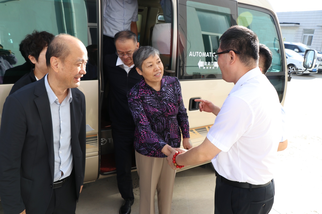 图为朱清毅欢迎邹斌芳理事长.JPG
